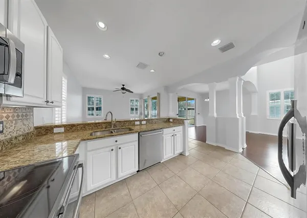 $2,700 | 17423 New Cross Circle, Lithia, FL 33547