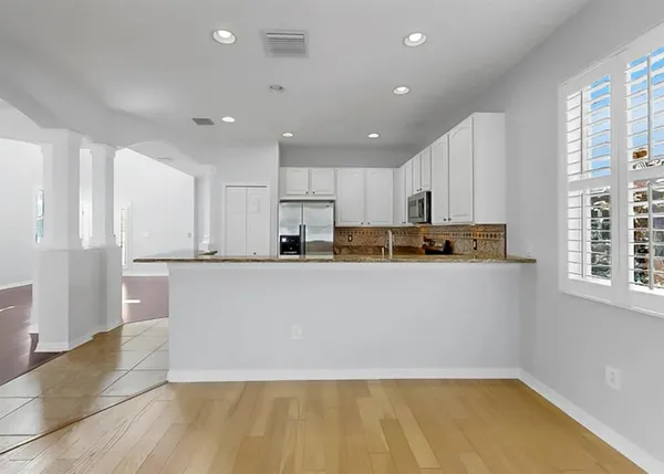 $2,700 | 17423 New Cross Circle, Lithia, FL 33547