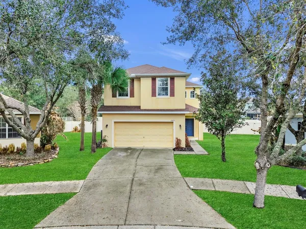 $2,700 | 17423 New Cross Circle, Lithia, FL 33547