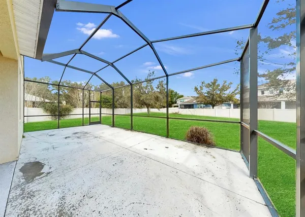 $2,700 | 17423 New Cross Circle, Lithia, FL 33547