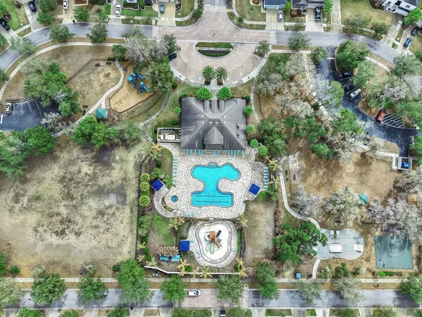 $2,700 | 17423 New Cross Circle, Lithia, FL 33547