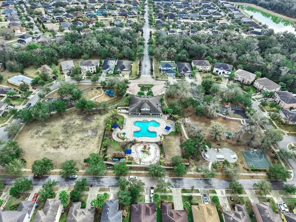 $2,700 | 17423 New Cross Circle, Lithia, FL 33547