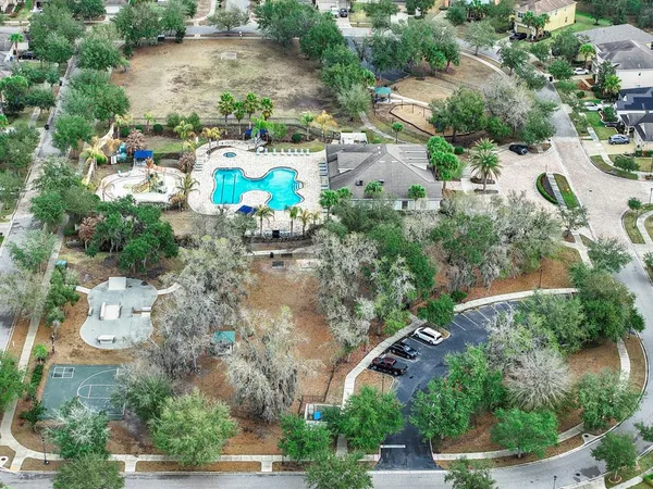 $2,700 | 17423 New Cross Circle, Lithia, FL 33547