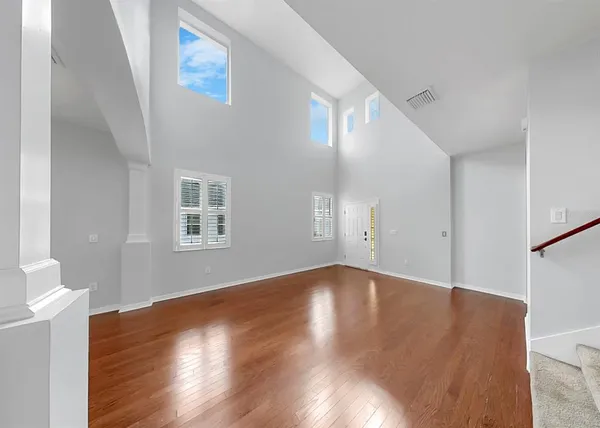 $2,700 | 17423 New Cross Circle, Lithia, FL 33547