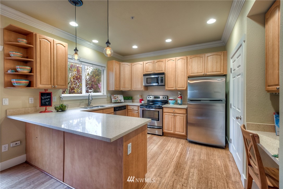 2019 Northeast 9th Court, Unit B Renton, WA 98056 - Photo 11 of 23 Gallery Image 11