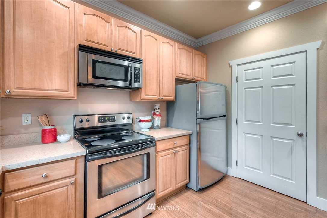 2019 Northeast 9th Court, Unit B Renton, WA 98056 - Photo 13 of 23 Gallery Image 13