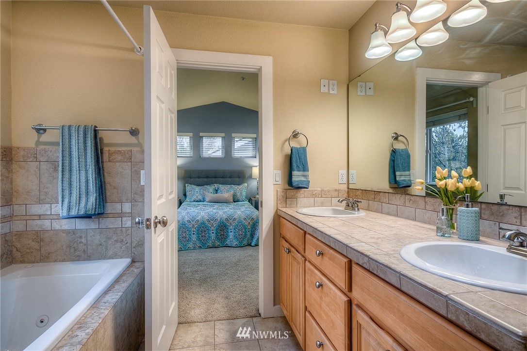 2019 Northeast 9th Court, Unit B Renton, WA 98056 - Photo 20 of 23 Gallery Image 20