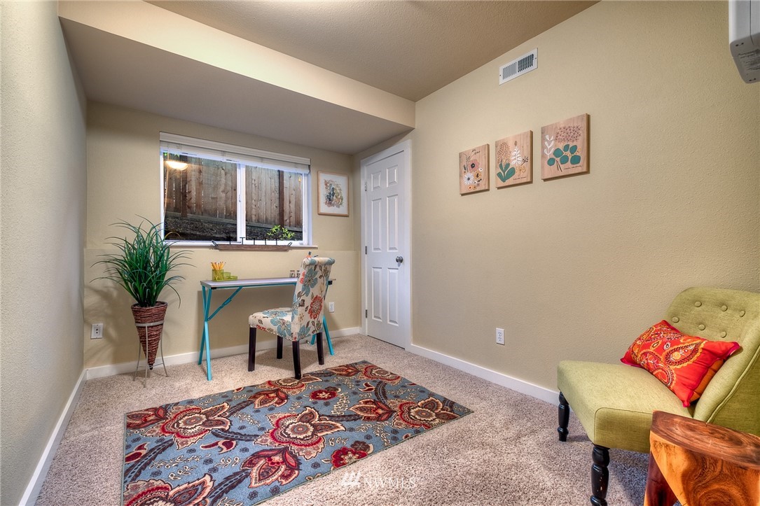 2019 Northeast 9th Court, Unit B Renton, WA 98056 - Photo 4 of 23 Gallery Image 4