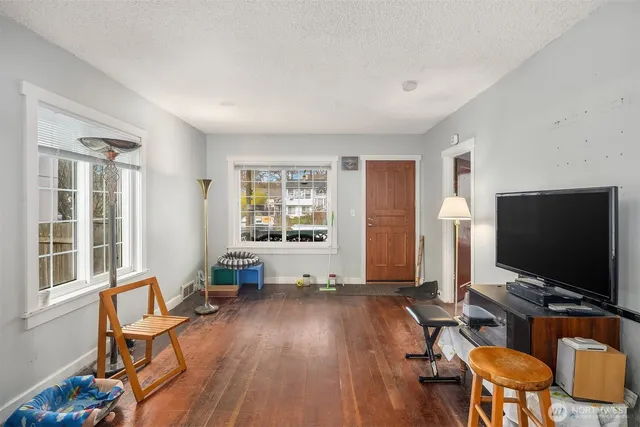 $650,000 | 809 South Orcas Street, Seattle, WA 98108