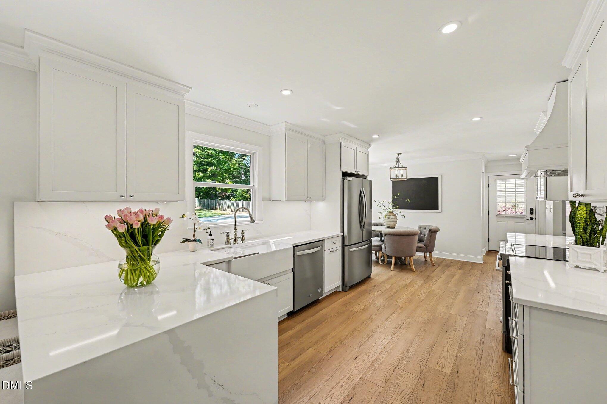 5605 Knollwood Road Raleigh, NC 27609 - Photo 9 of 34 011_file_4802