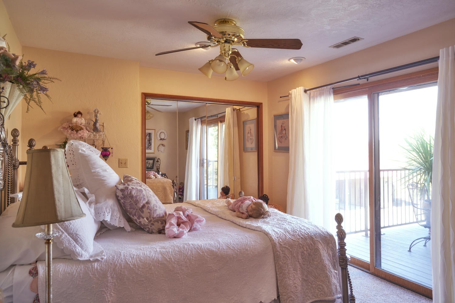 150 Nick Young Road Eagle Point, OR 97524 - Photo 21 of 41 Guest room with private deck.
