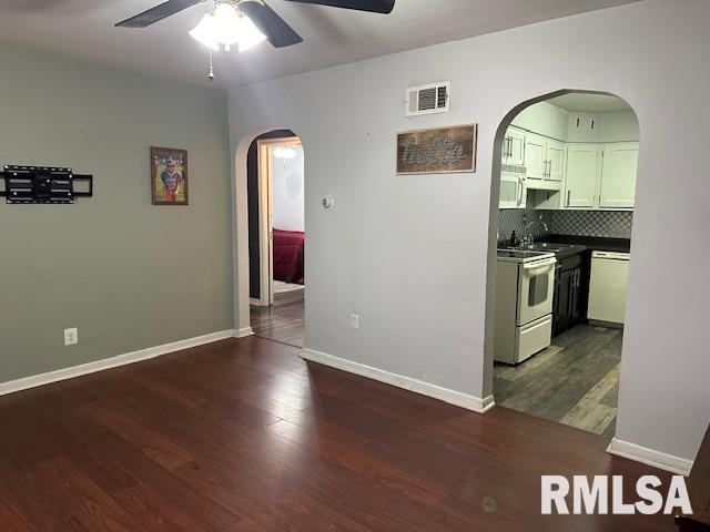 1844 Mound Road Jacksonville, IL 62650 - Photo 4 of 21 Gallery Image 4