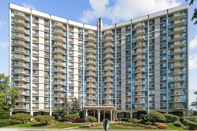 $189,000 | 40 North Tower Road, Unit 1E, Oak Brook, IL 60523