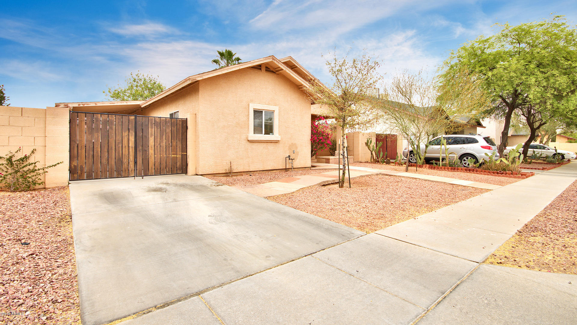 1338 East Apollo Road Phoenix, AZ 85042 - Photo 2 of 26 03