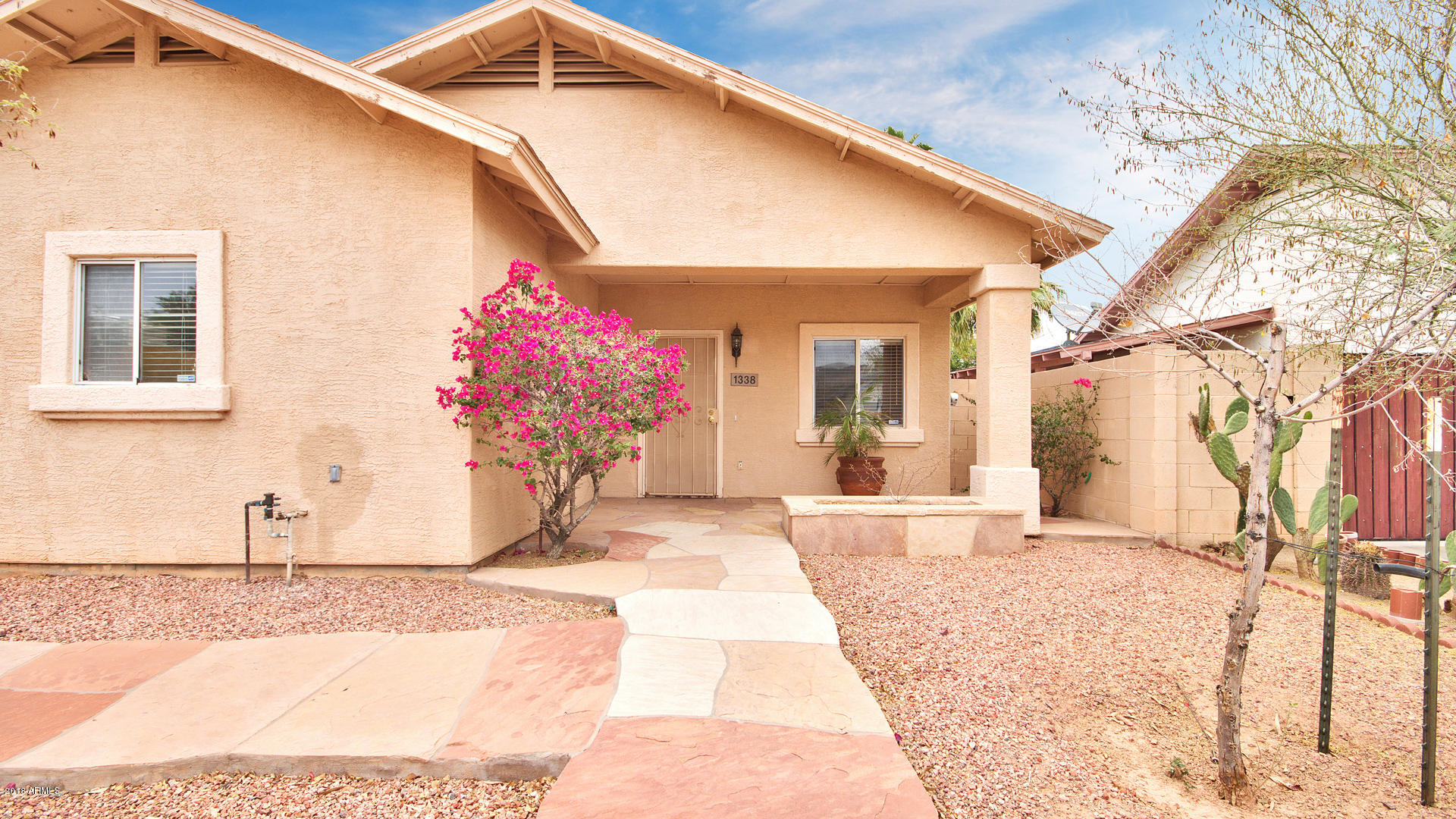 1338 East Apollo Road Phoenix, AZ 85042 - Photo 3 of 26 04