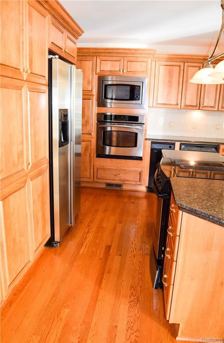 9811 Allen Road Allen Park, MI 48101 - Photo 31 of 77 DSC_0050.jpg