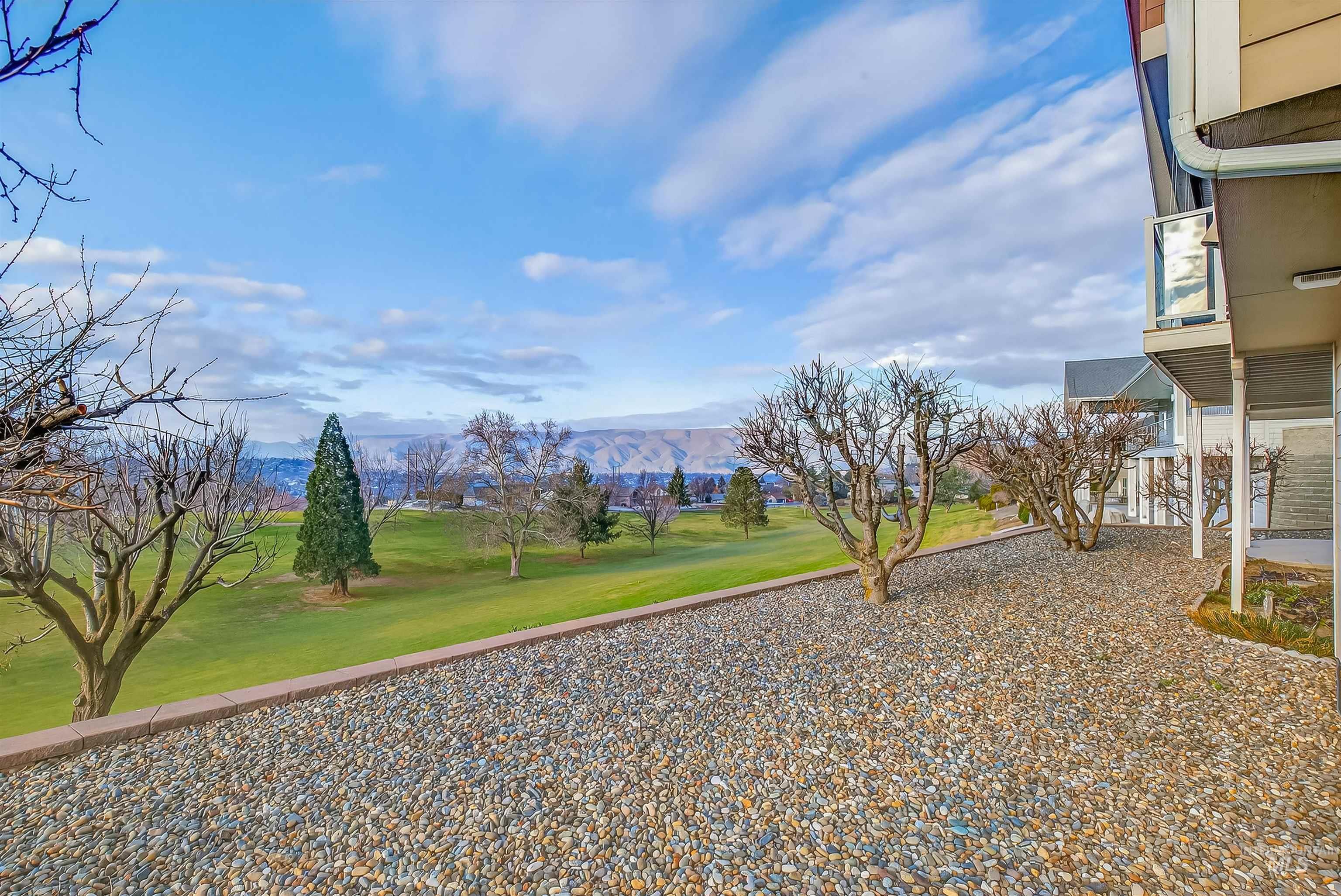 3978 Foothill Drive Lewiston, ID 83501 - Photo 34 of 40 View of grassy yard with a mountain view