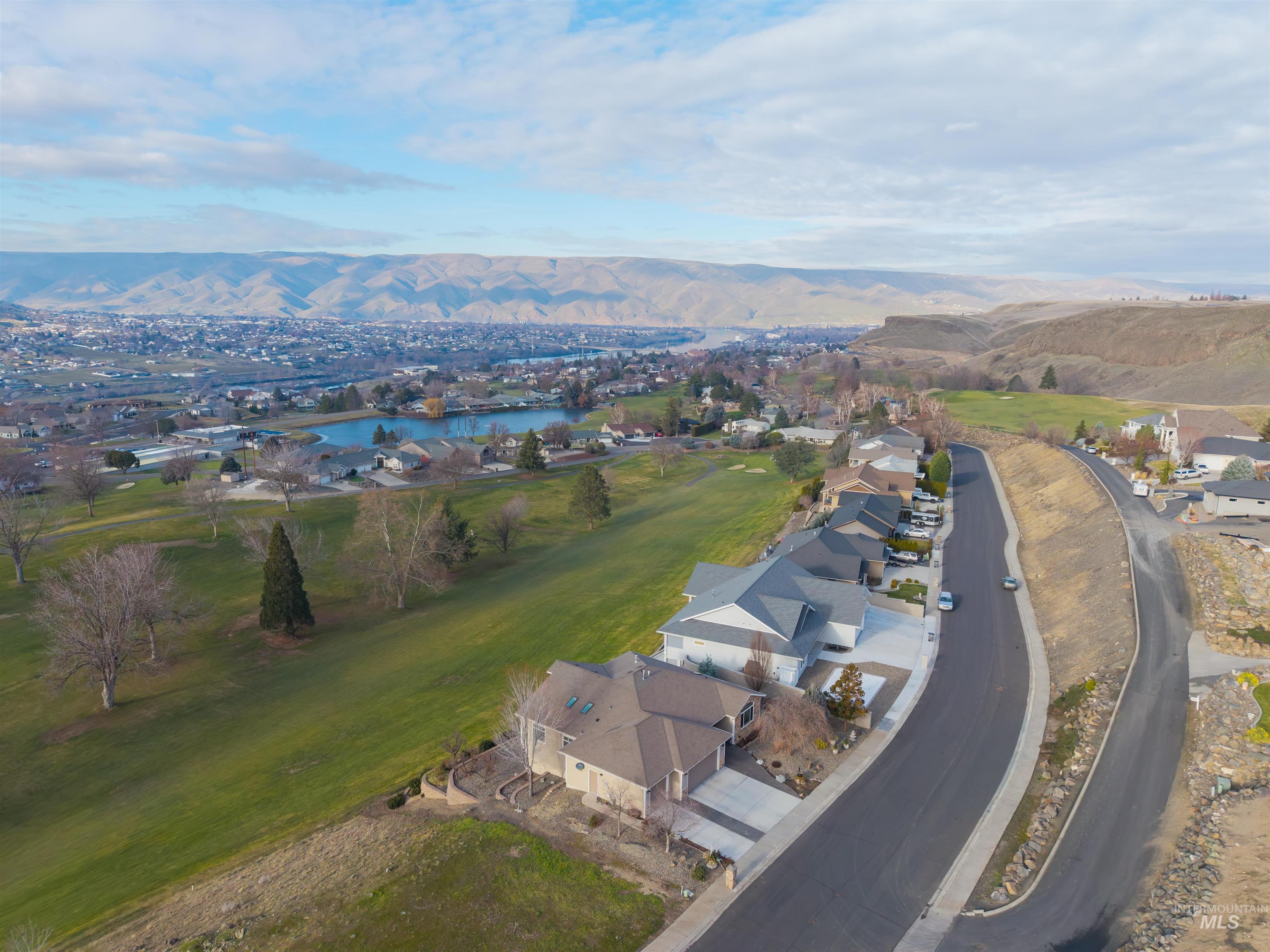 3978 Foothill Drive Lewiston, ID 83501 - Photo 37 of 40 Drone / aerial view of a water and mountain view