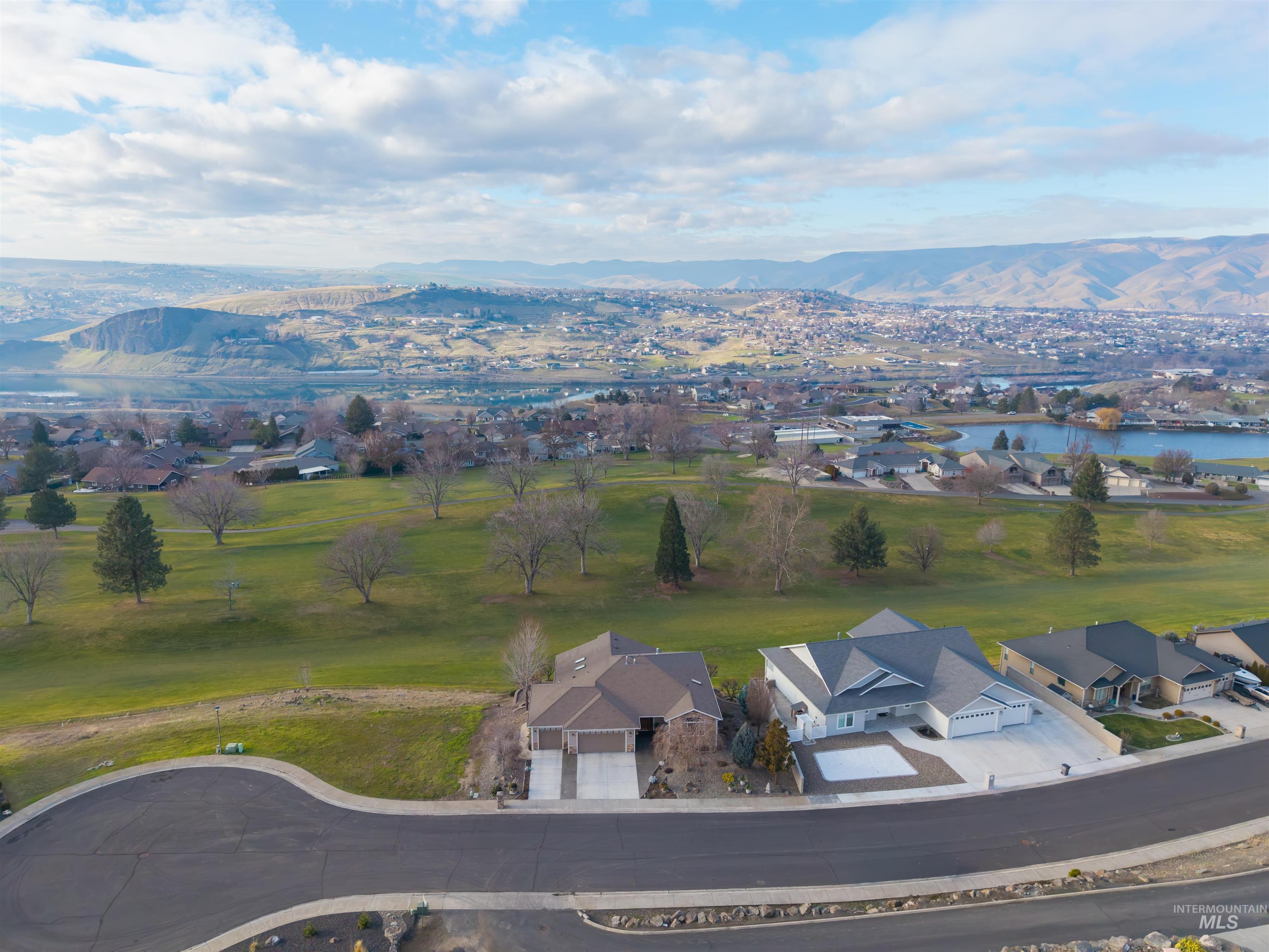 3978 Foothill Drive Lewiston, ID 83501 - Photo 38 of 40 Aerial perspective of suburban area with a mountain backdrop and a golf club
