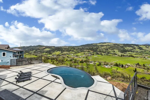 $2,790,000 | 3942 Shelter Glen Way, Santa Rosa, CA 95404