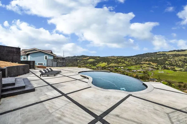 $2,699,000 | 3942 Shelter Glen Way, Santa Rosa, CA 95404