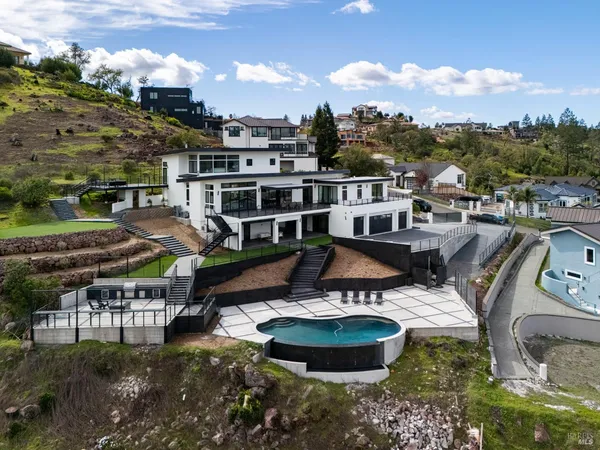 $2,699,000 | 3942 Shelter Glen Way, Santa Rosa, CA 95404
