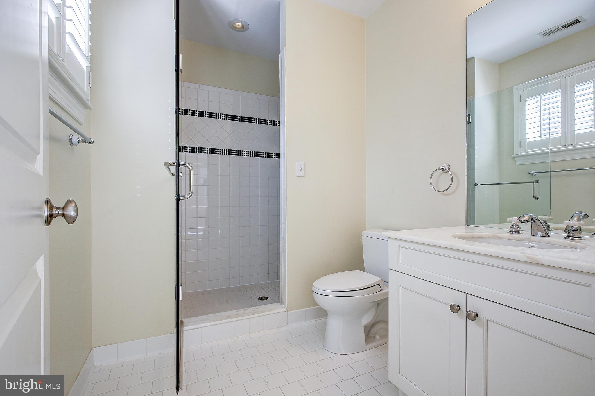 6604 Pyle Road Bethesda, MD 20817 - Photo 27 of 50 EN-SUITE BATHROOM #2