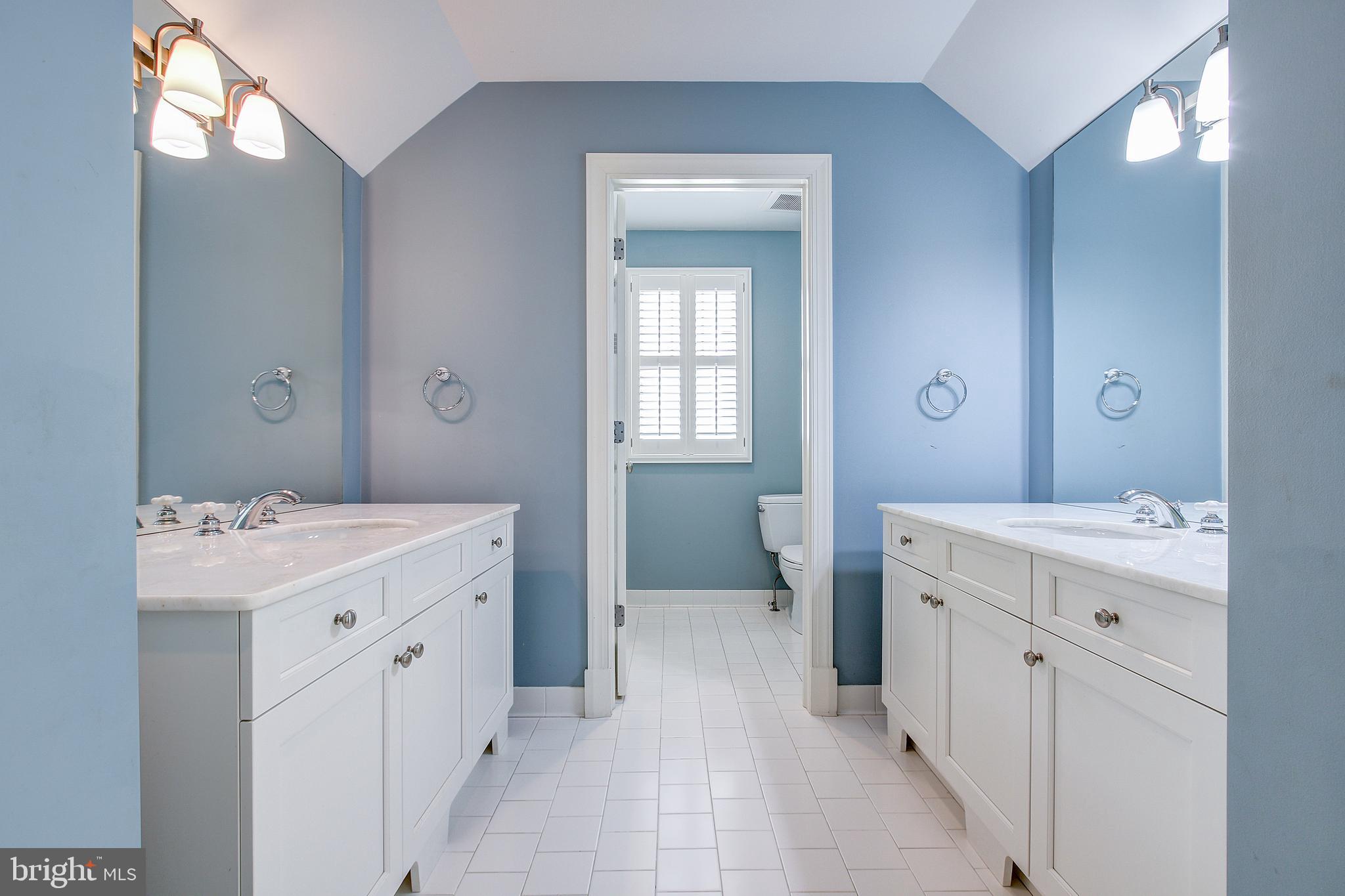 6604 Pyle Road Bethesda, MD 20817 - Photo 29 of 50 LARGE BUDDY BATH W/2 SEPARATE VANITIES