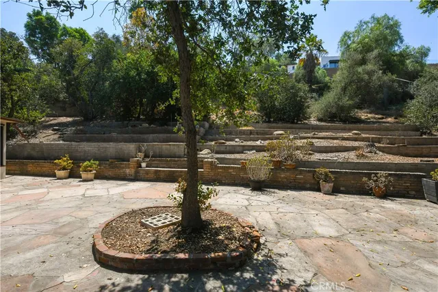 a view of a water fountain