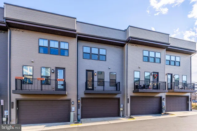 $815,000 | 13208 Woodland Park Road, Herndon, VA 20171