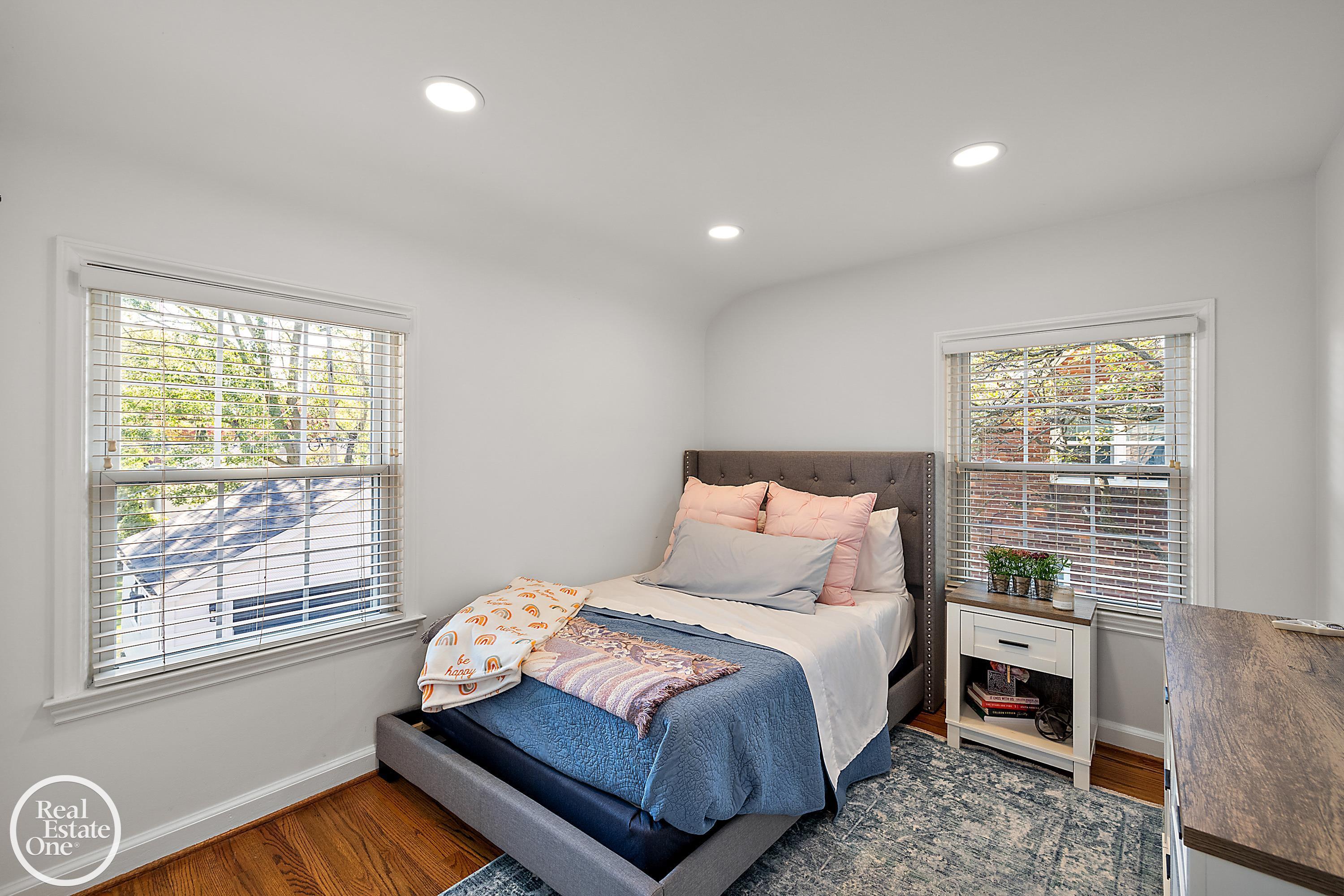 1183 Hawthorne Road Grosse Pointe, MI 48236 - Photo 34 of 48 50158747-a4a17c66-78f1-4ce3-bfe0-17c0b5850dd4.JPG