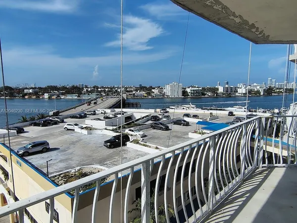 $2,900 | 7601 East Treasure Drive, Unit 811, North Bay Village, FL 33141