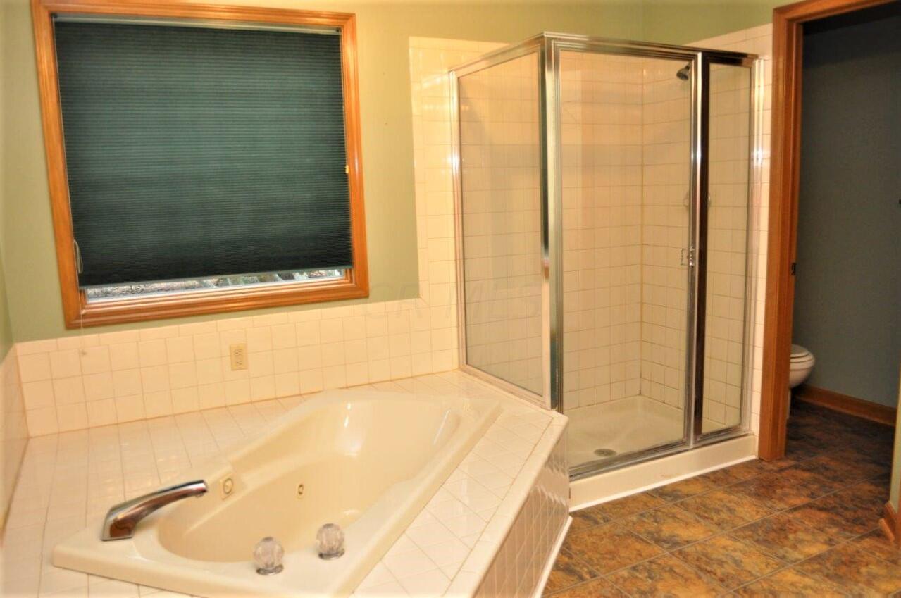 271 Holder Road Baltimore, OH 43105 - Photo 24 of 66 1st Floor Owner Suite Private Bath - 271 Holder Road NW, Baltimore, OH 43105