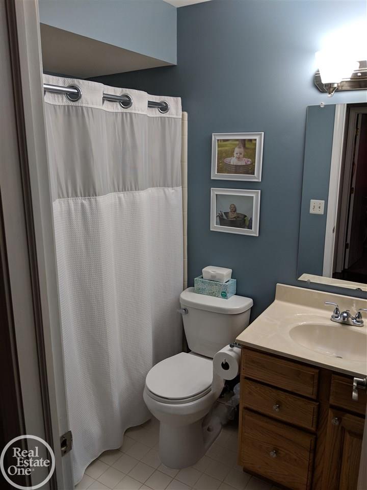 1613 Stonecrest Drive Rochester, MI 48307 - Photo 20 of 35 31373620-19.JPG