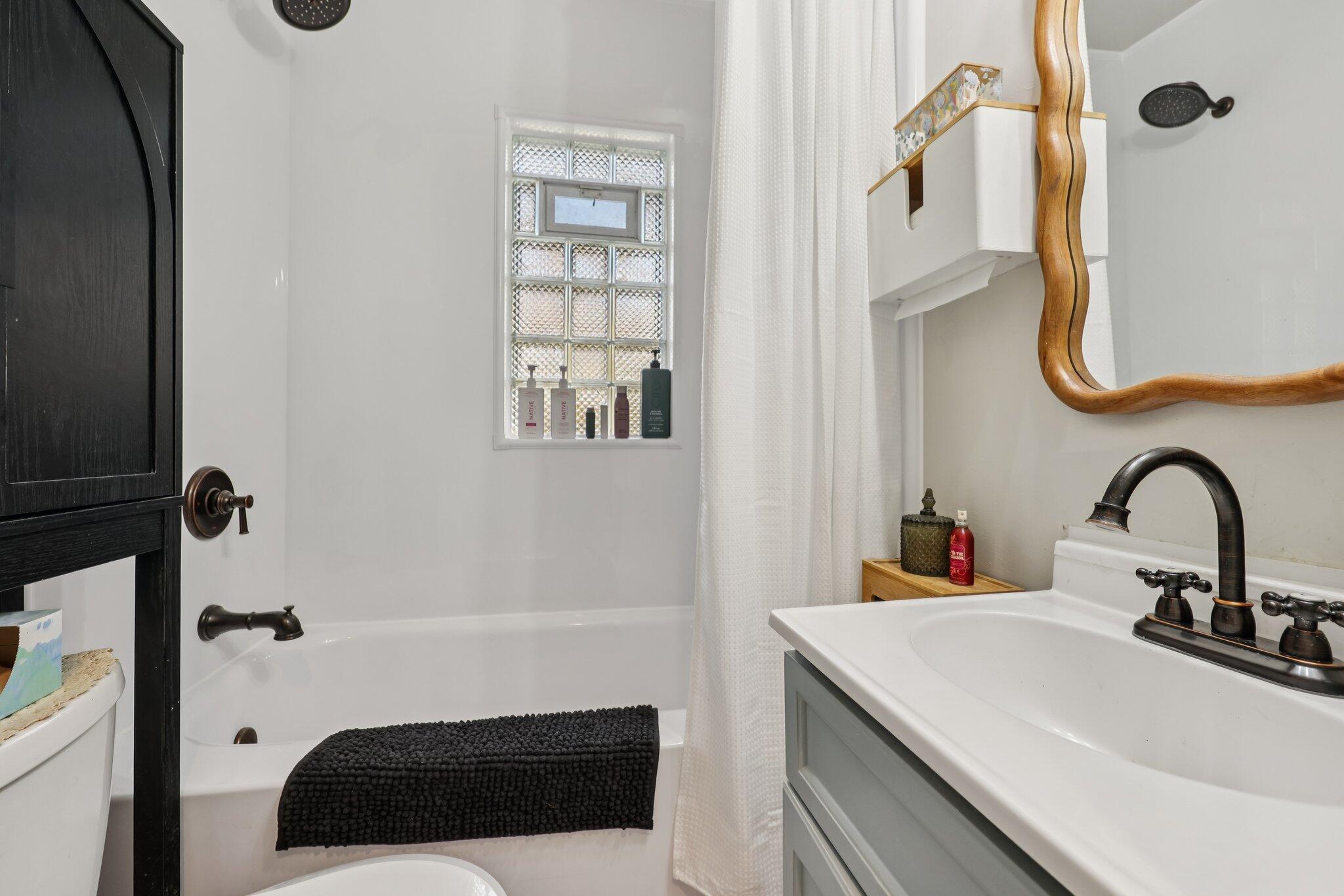 13008 West Meadow Lane New Berlin, WI 53151 - Photo 13 of 37 Full Bath Main