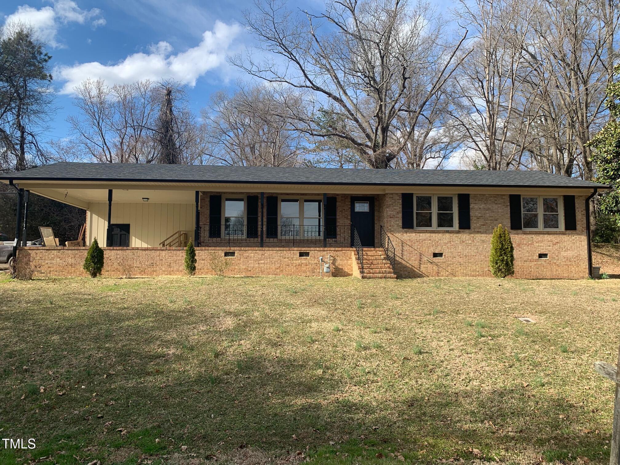 a front view of house with yard