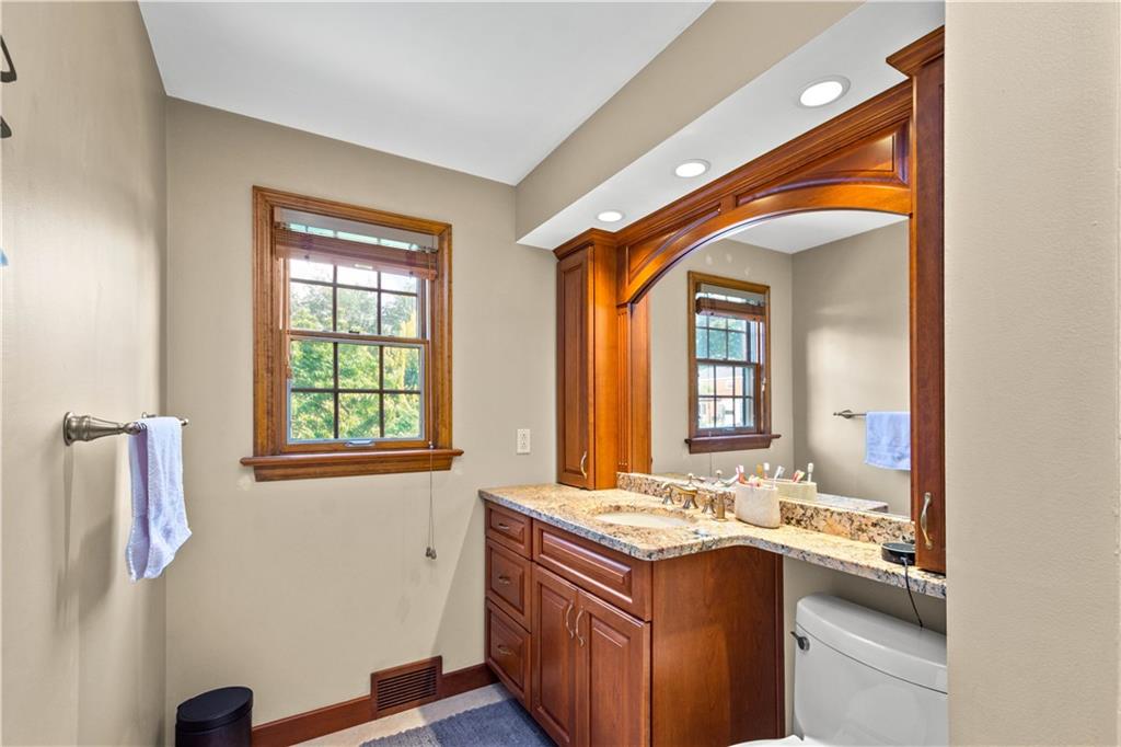 170 North Jamestown Road Coraopolis, PA 15108 - Photo 22 of 25 Gallery Image 22