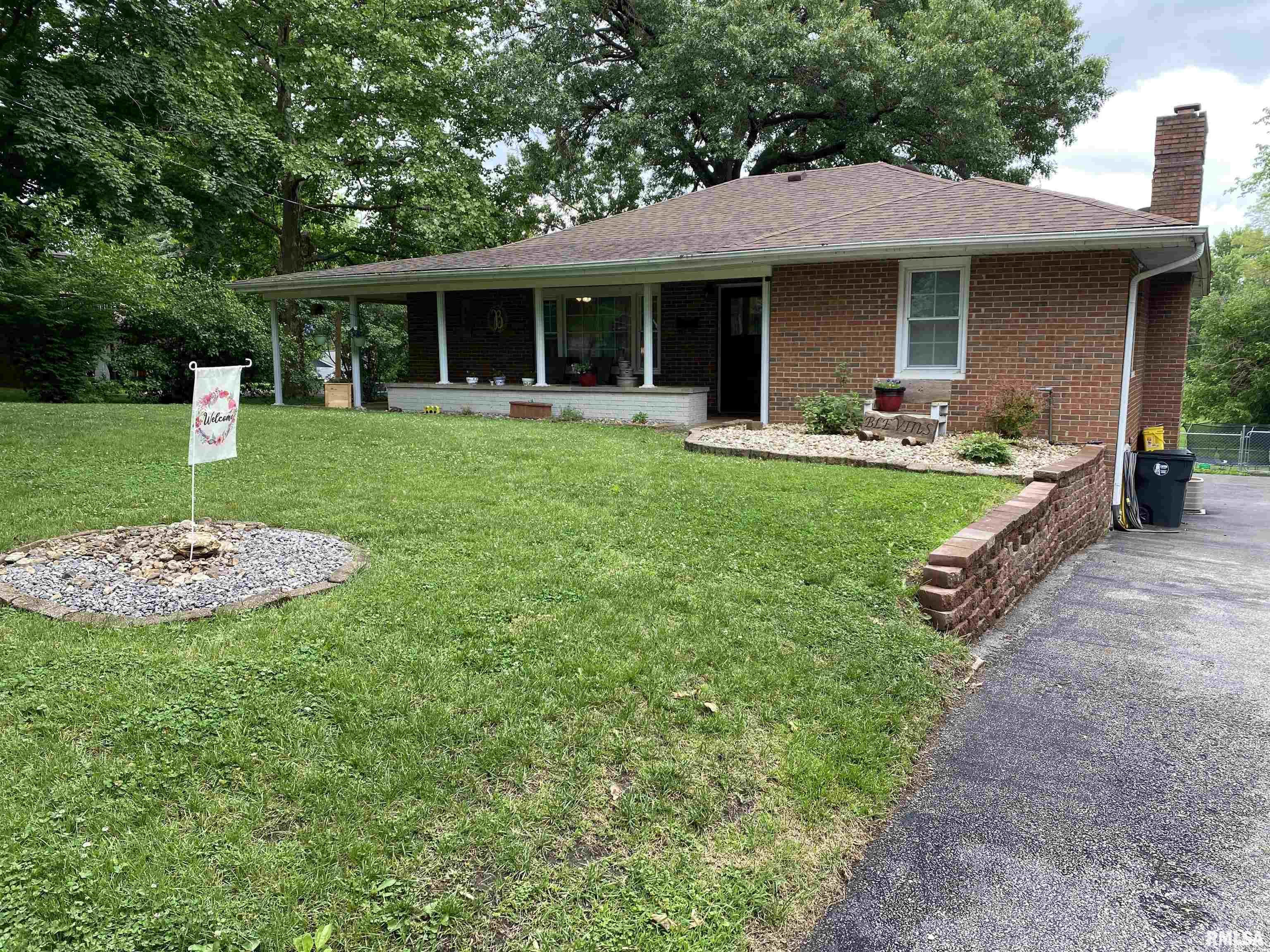 490 West Pine Street Canton, IL 61520 - Photo 1 of 37