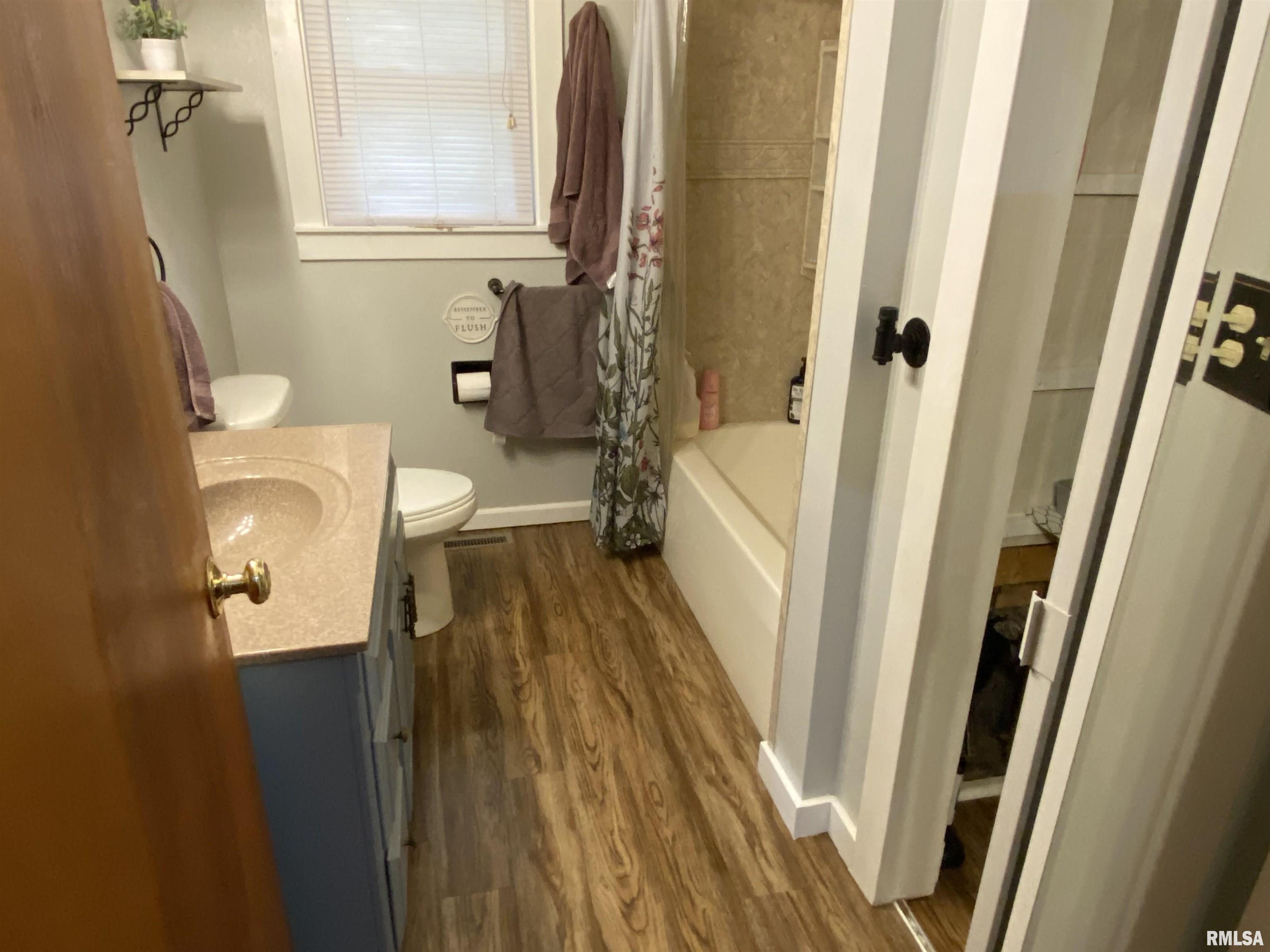 490 West Pine Street Canton, IL 61520 - Photo 13 of 37