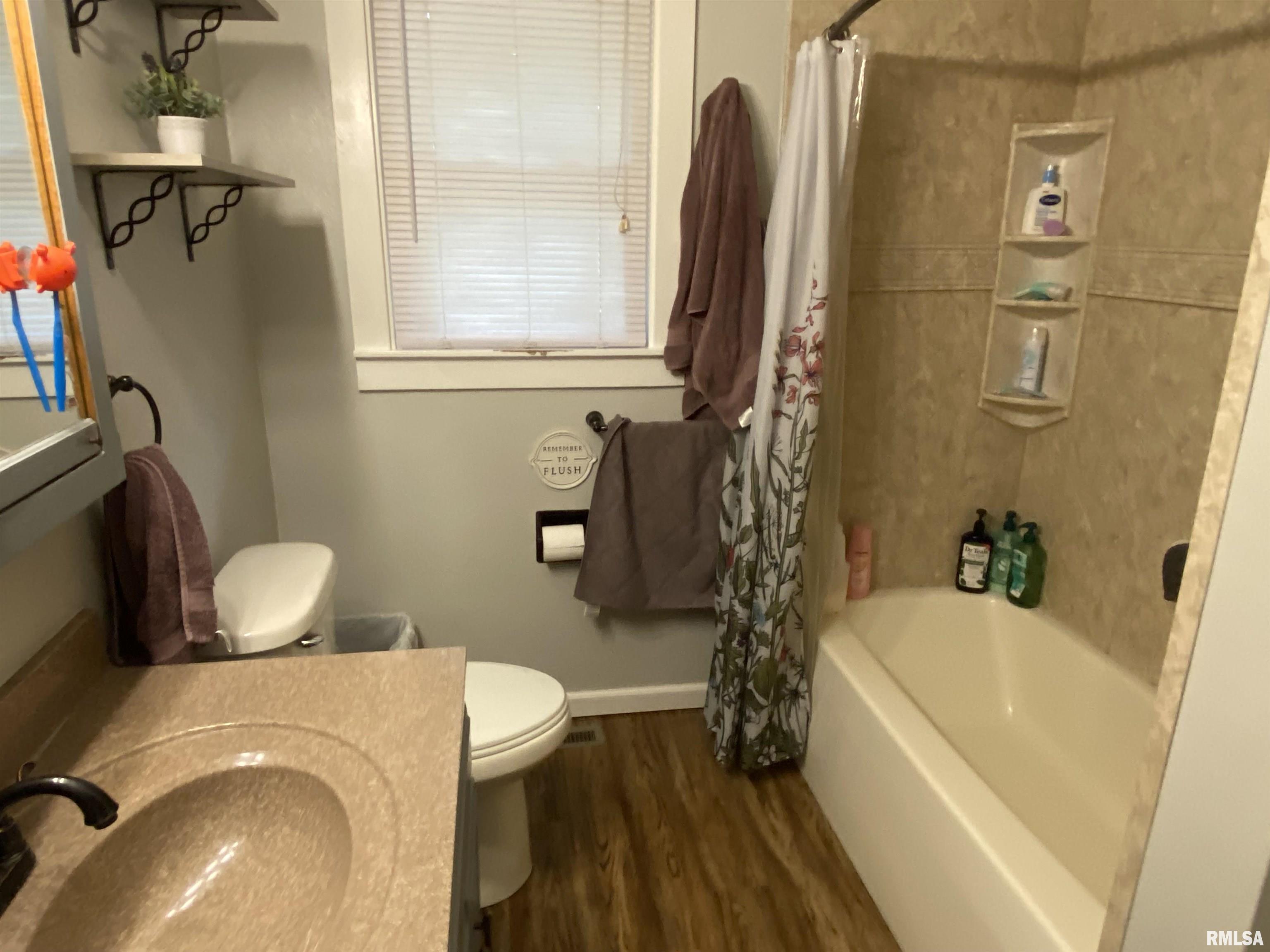 490 West Pine Street Canton, IL 61520 - Photo 14 of 37