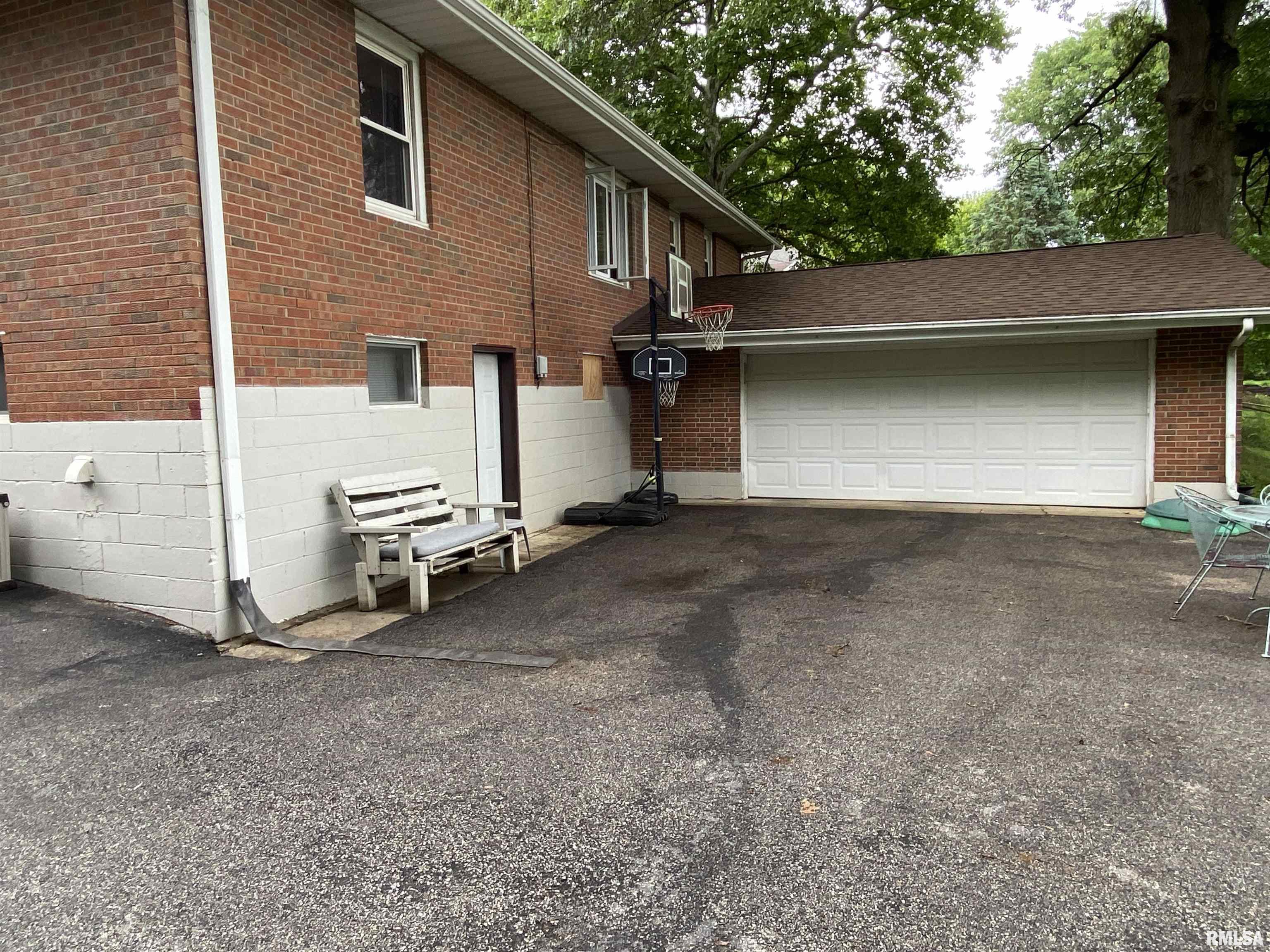 490 West Pine Street Canton, IL 61520 - Photo 27 of 37