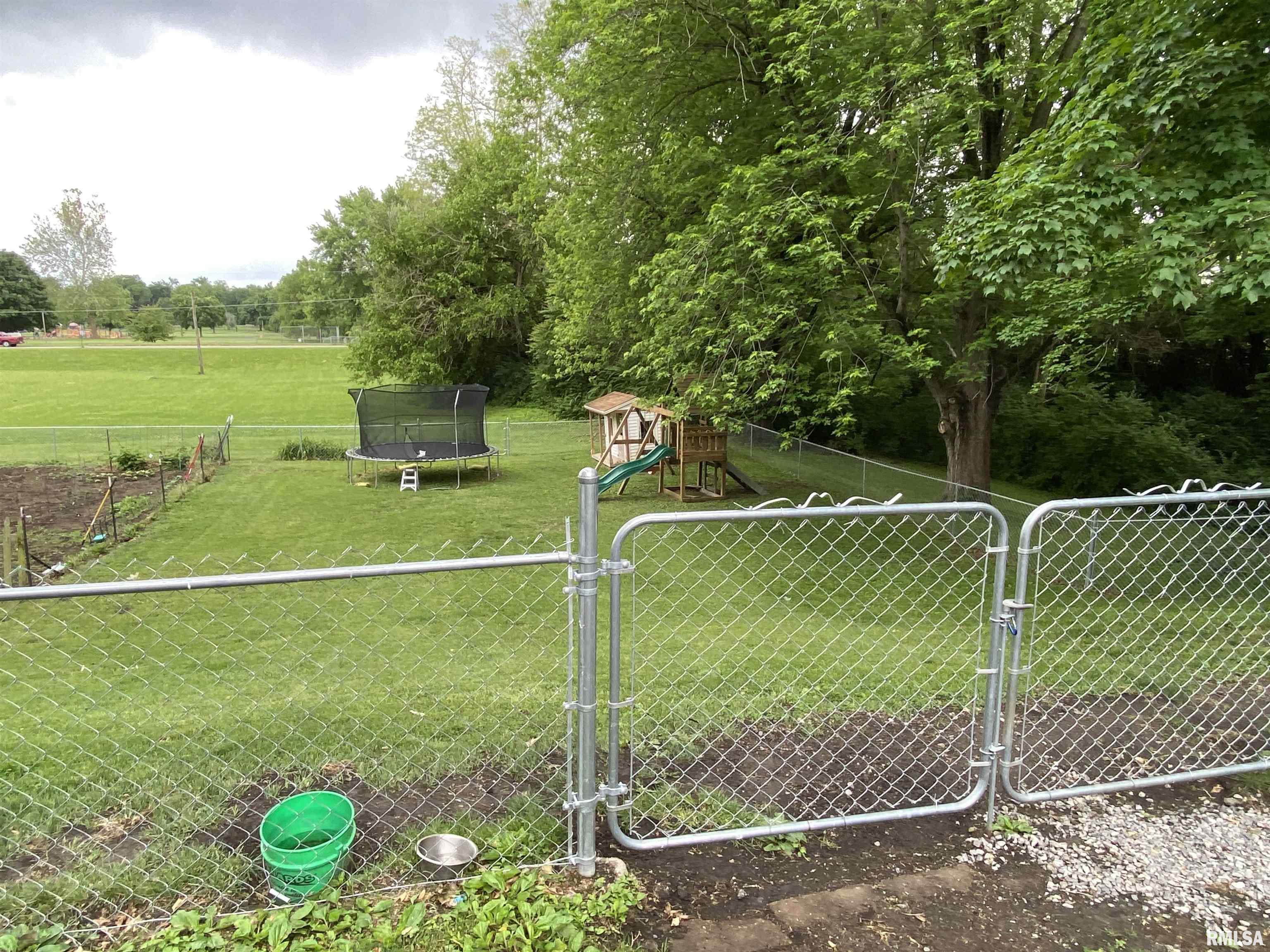 490 West Pine Street Canton, IL 61520 - Photo 29 of 37