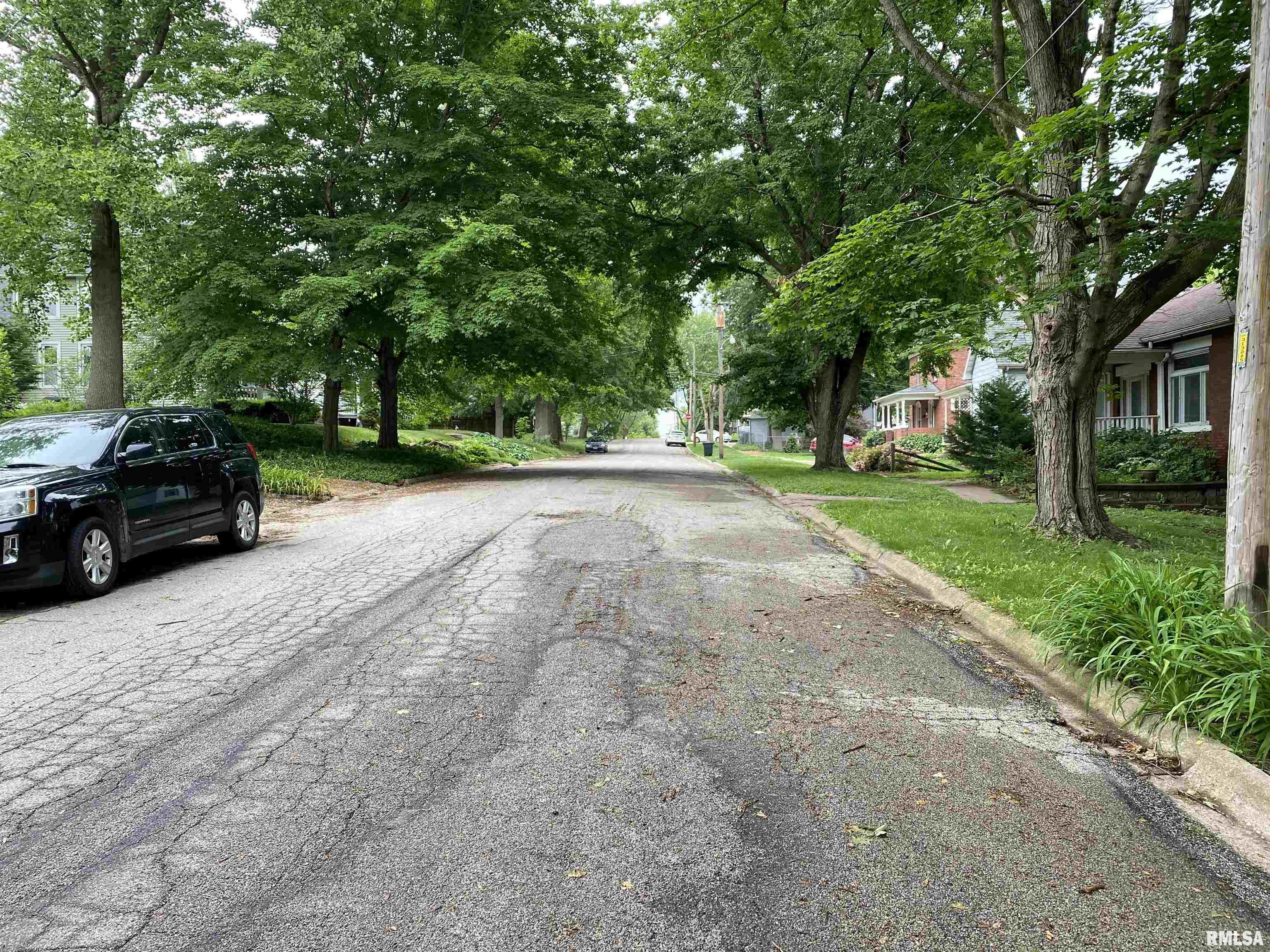 490 West Pine Street Canton, IL 61520 - Photo 32 of 37