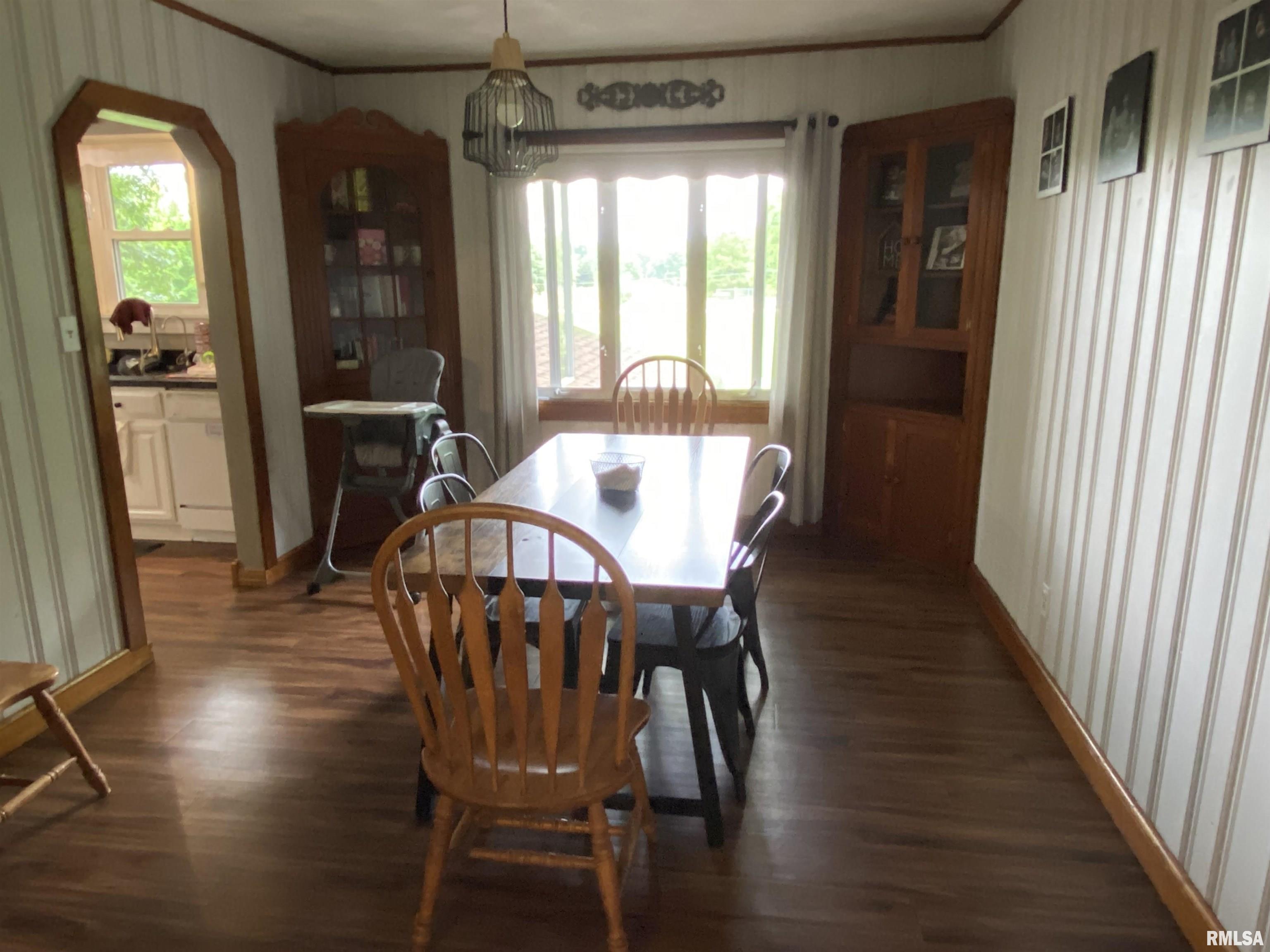 490 West Pine Street Canton, IL 61520 - Photo 5 of 37