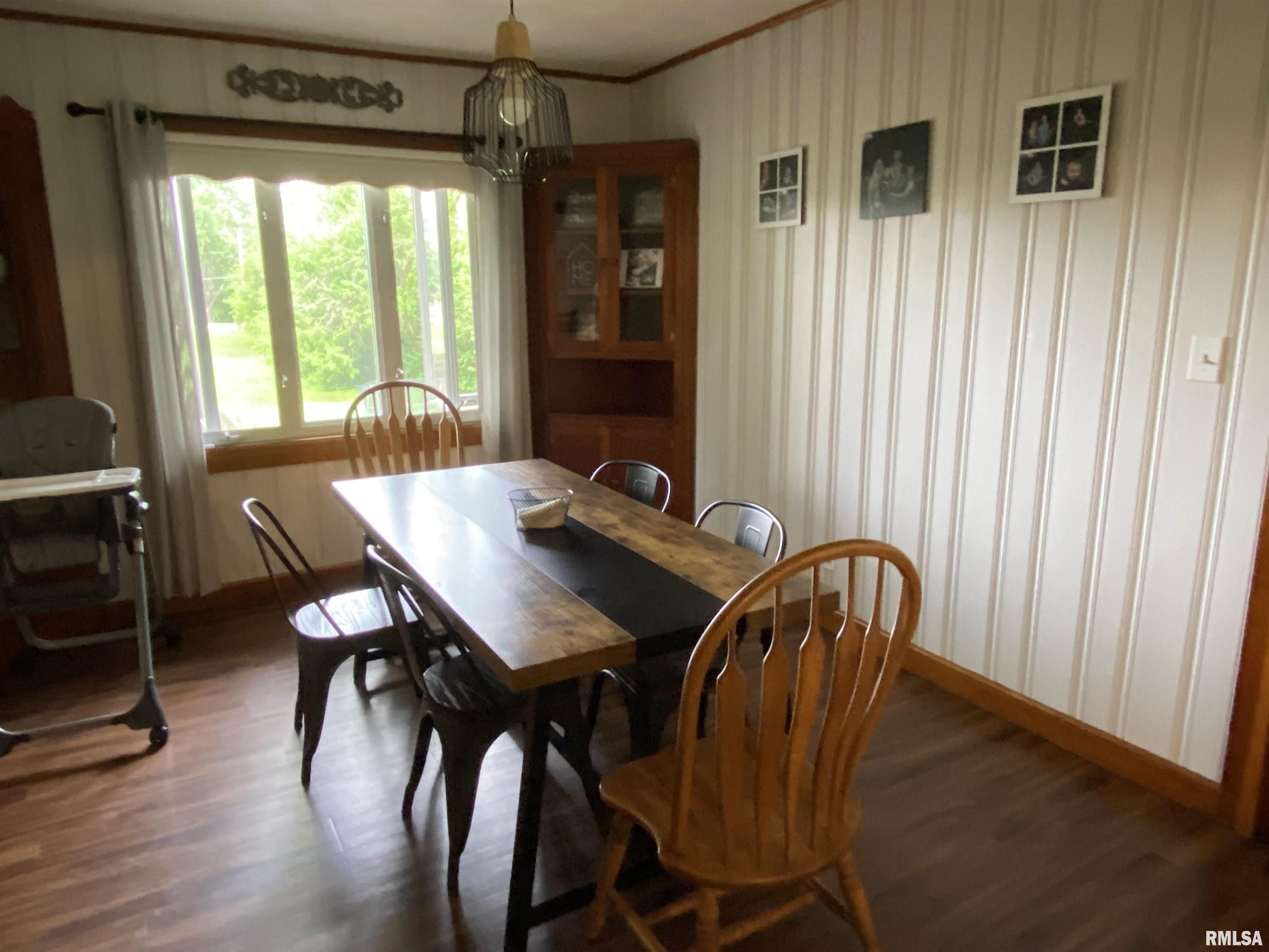 490 West Pine Street Canton, IL 61520 - Photo 6 of 37