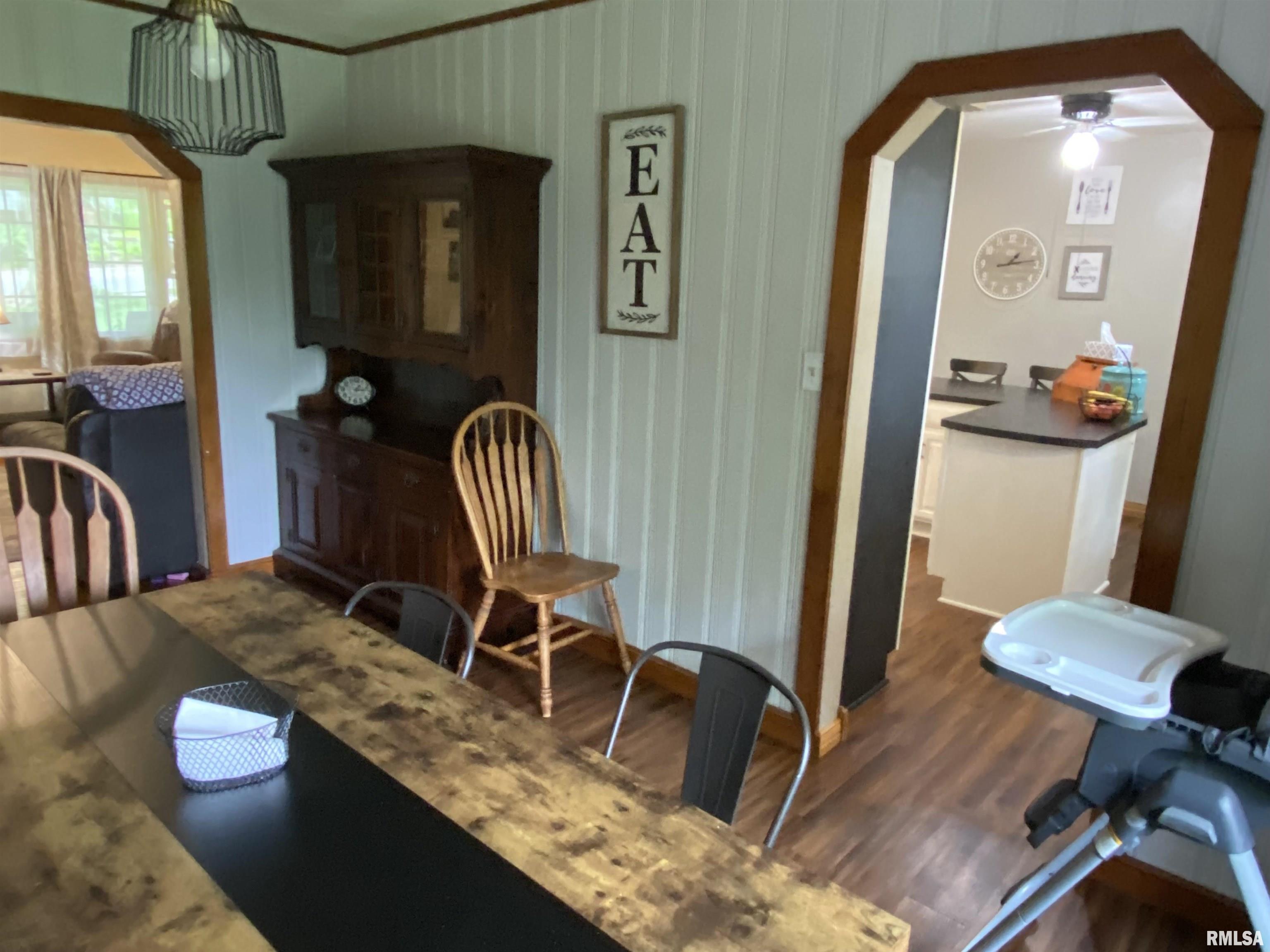 490 West Pine Street Canton, IL 61520 - Photo 7 of 37