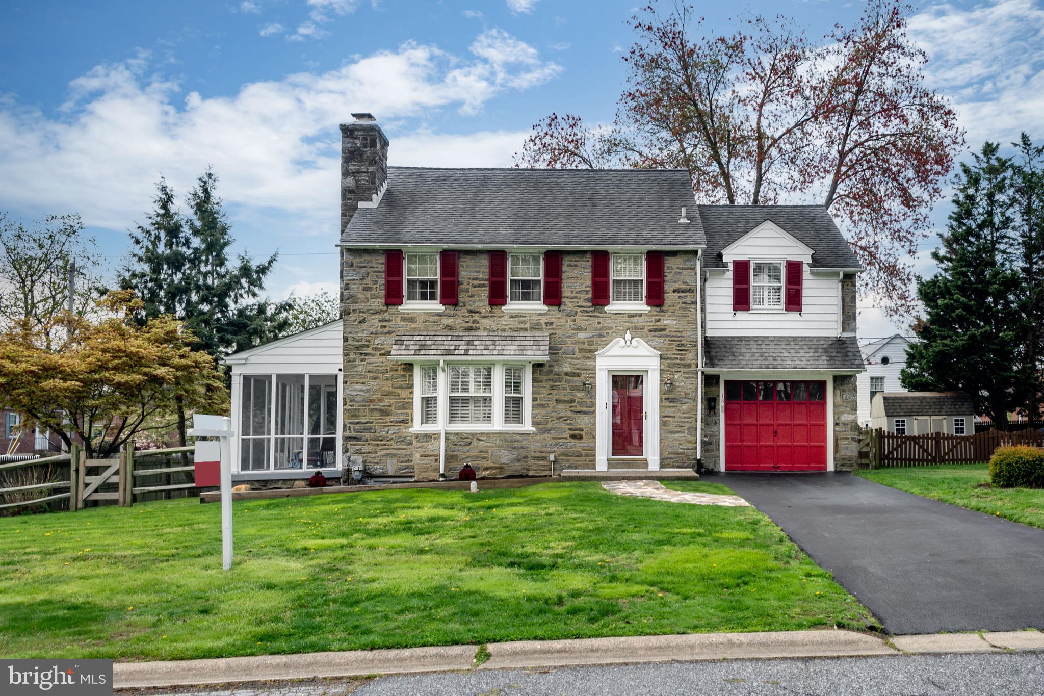 18 Rolling Road Claymont, DE 19703 - Photo 2 of 25 Gallery Image 2