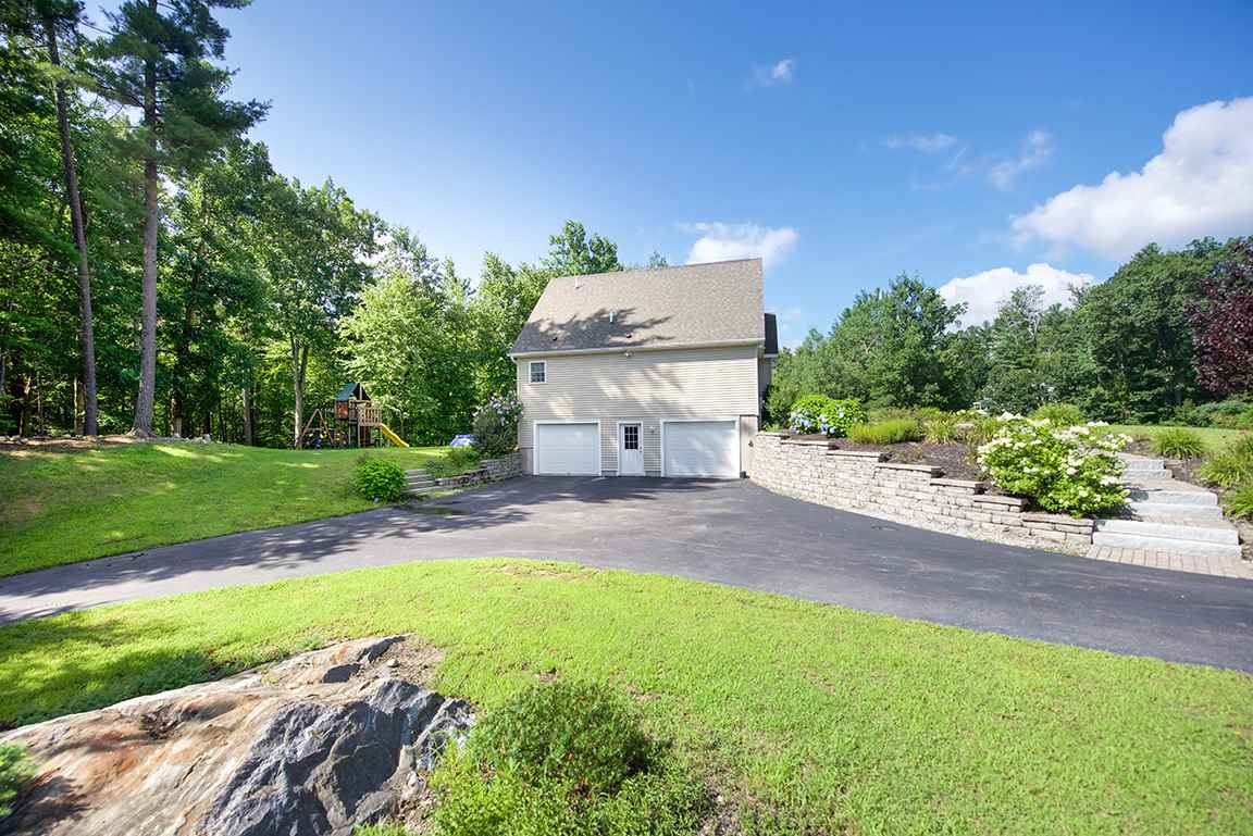 41 Phillips Pond Road Sandown, NH 03873 - Photo 3 of 40