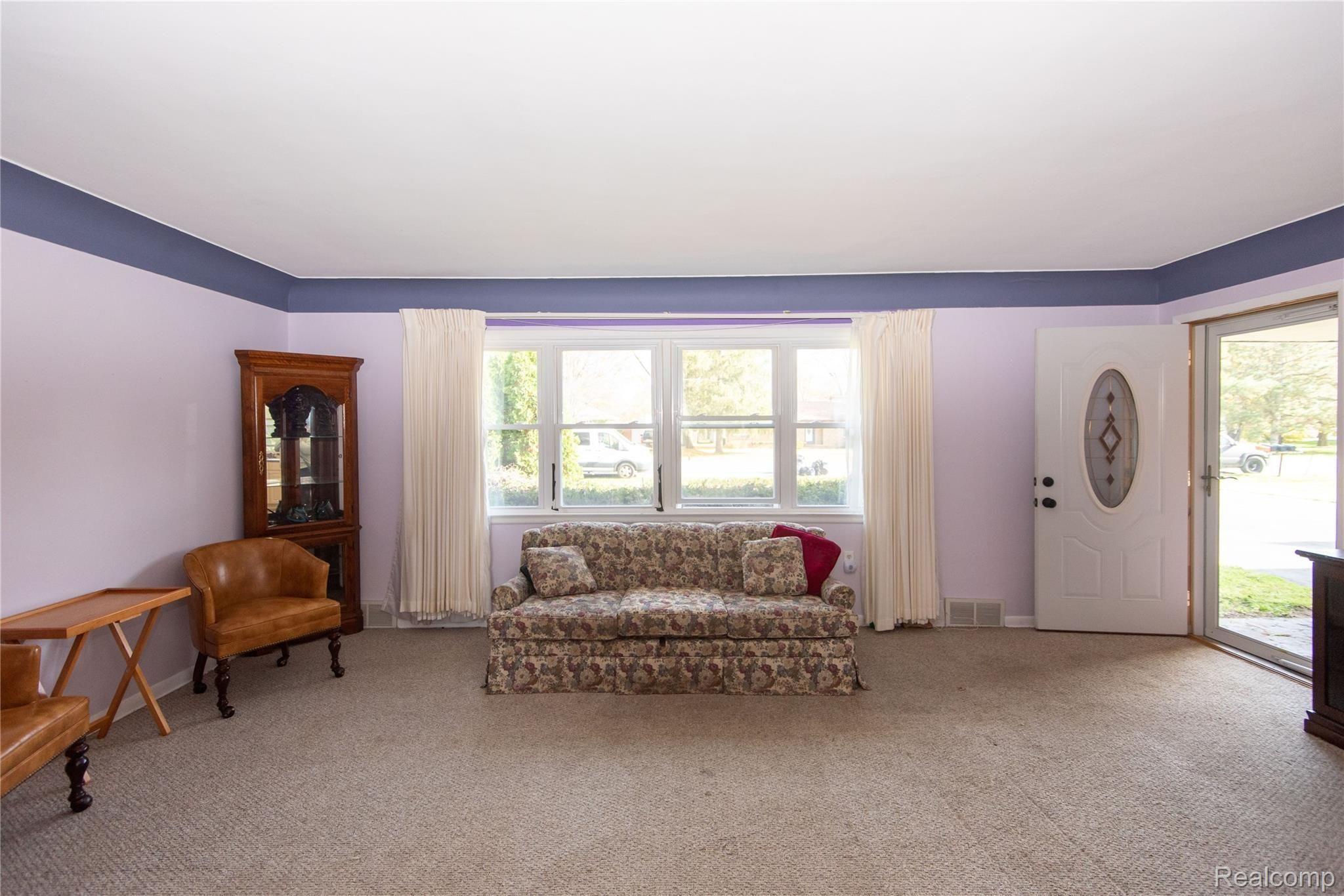 2379 Covert Road Burton, MI 48509 - Photo 4 of 31 DSC_2875.jpg
