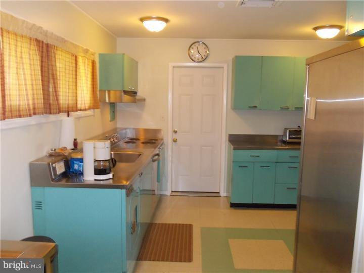 66 Red Ridge Road Levittown, PA 19056 - Photo 2 of 25 Kitchen